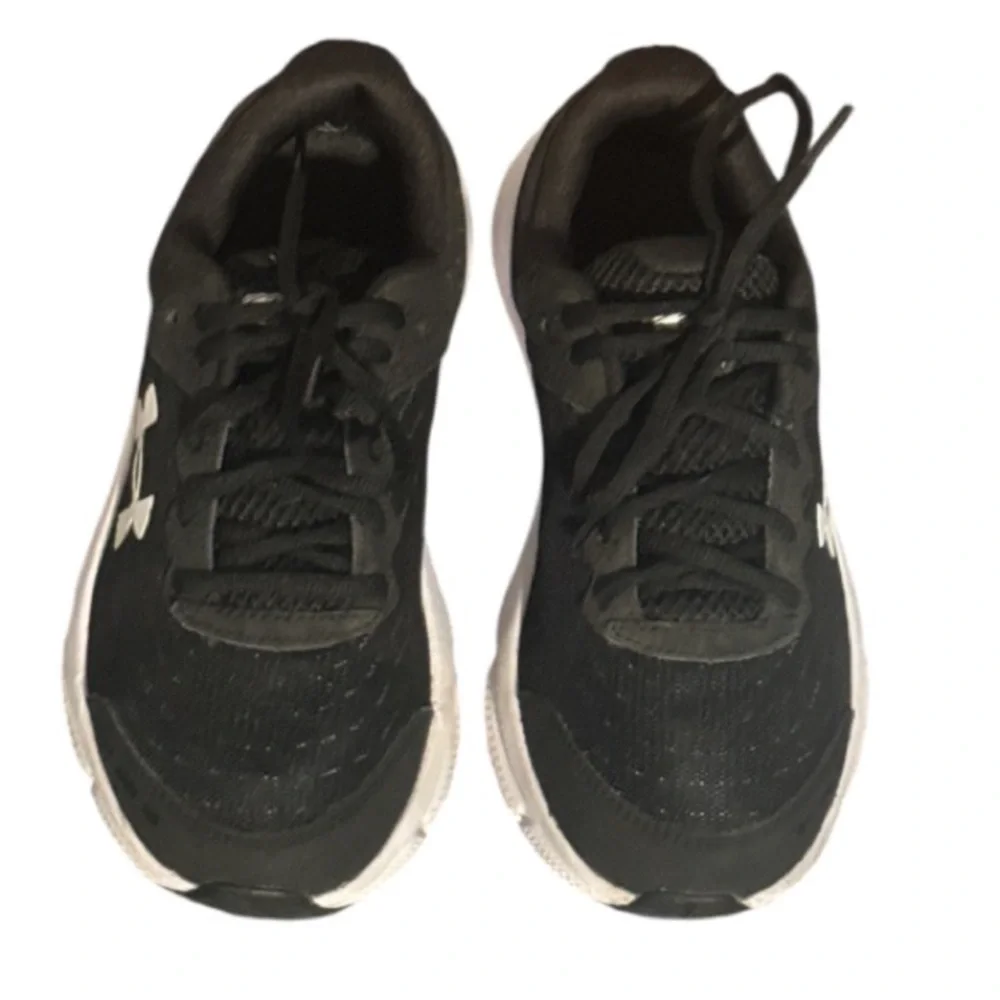 New authentic Under Armour kids designer signature sneakers sz 5.5 display
